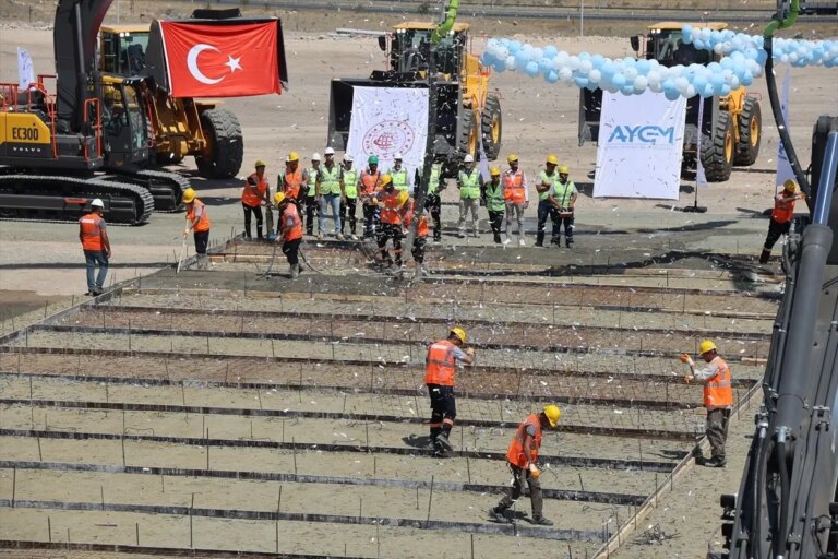 kars-igdir-demir-yolu-projesi-basladi-4kkcAULB.jpg
