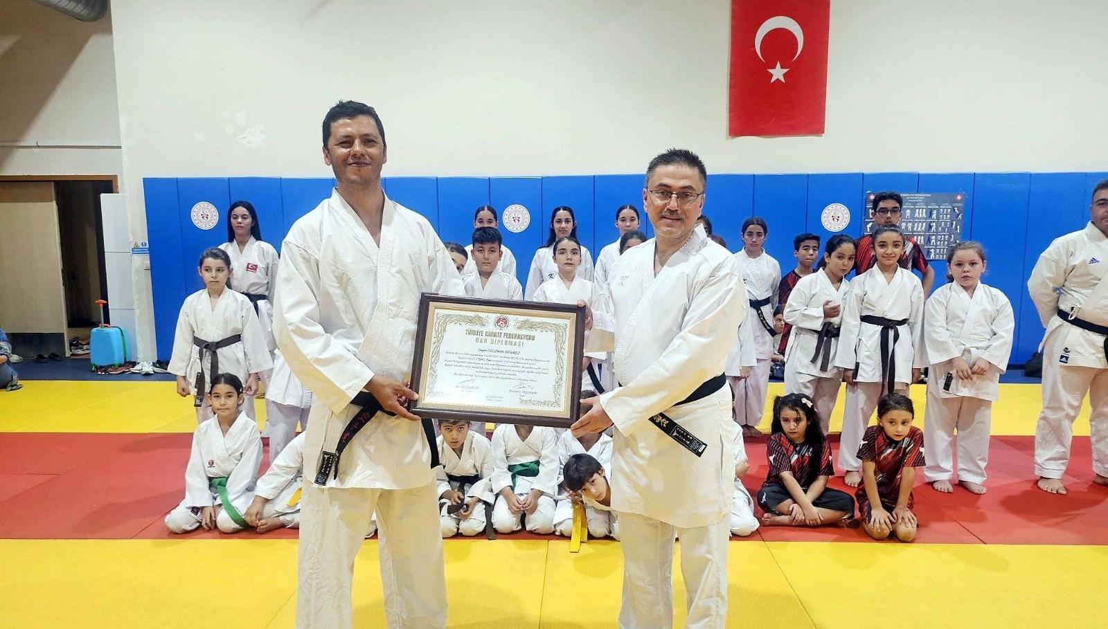 bassavci karatede siyah kusak aldi dCHvvA5h