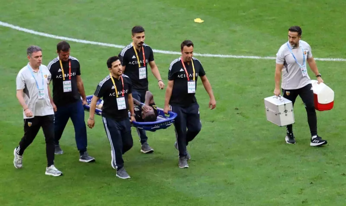 carlos mane 3 hafta sahalardan uzak kalacak O4aE3ew3