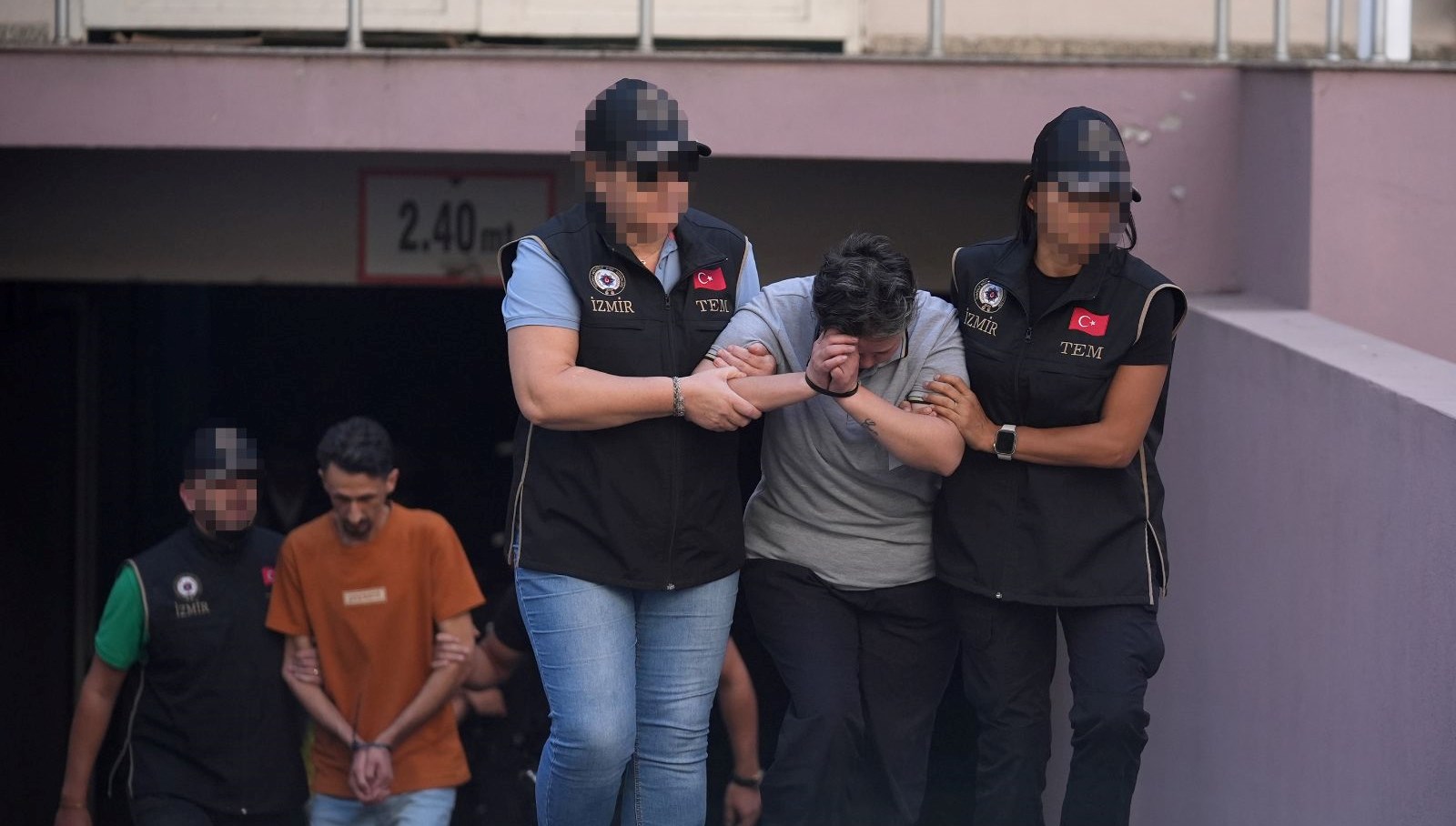 izmir karakol saldirisi saldirgan ve diger supheliler adliyeye sevk edildi 6NetEdxP