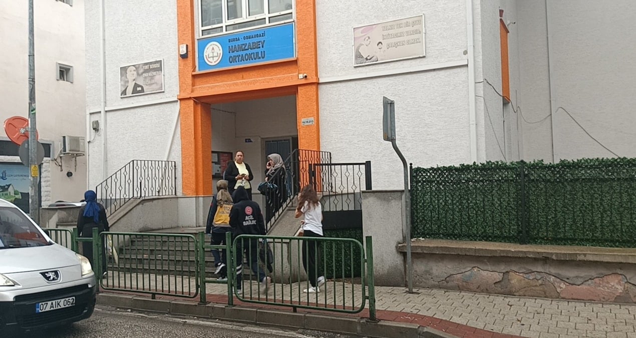 kantinden seker alip yiyen 9 ogrenci hastanelik oldu 1kQ8qWZX