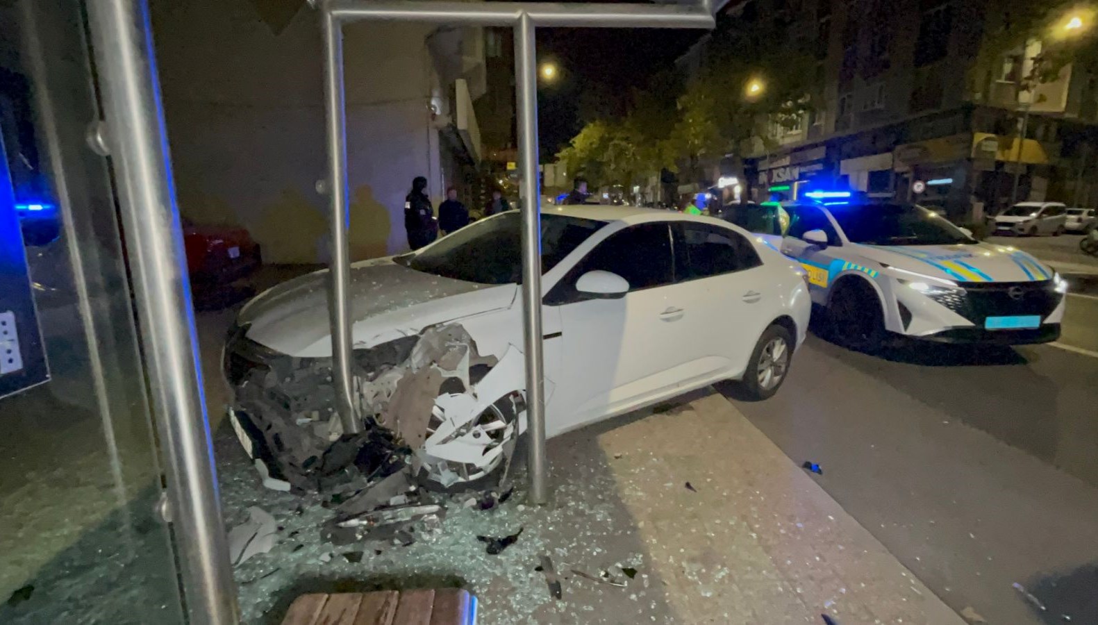 polisten kacan alkollu surucu duraga daldi xUDxsIrV.jpg