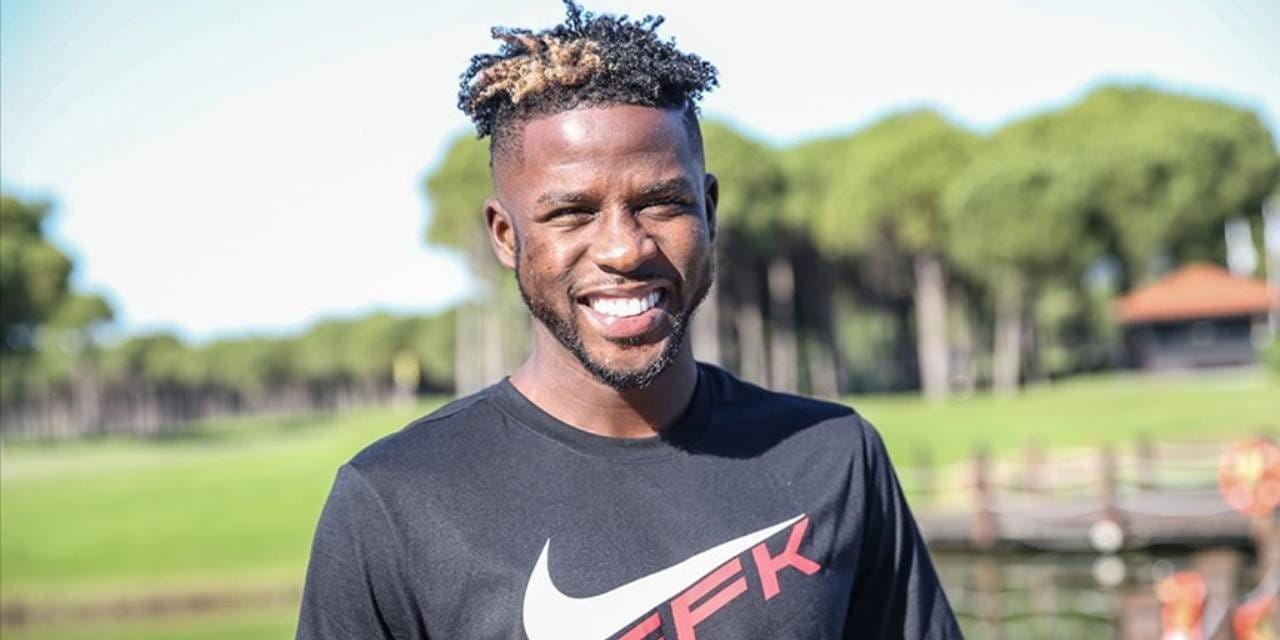 bir zamanlar super ligde oynuyordu unlu futbolcuya avmde silahli tehdit u2HLgjYk.jpg