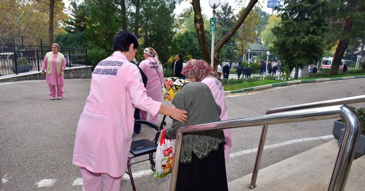 bursada huzurevinde deprem ve yangin tatbikati ek6w5HWz.webp