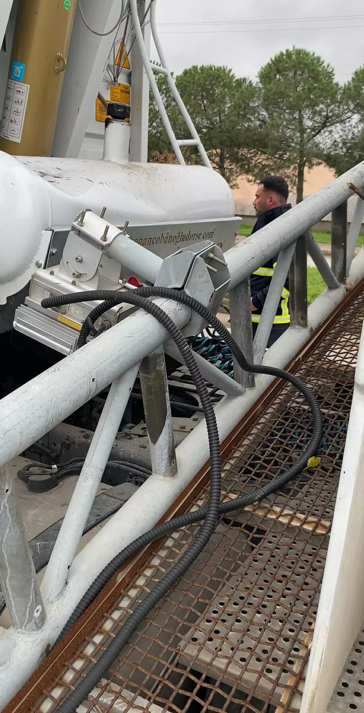 canakkalede tir diregi devrildi 58mEdqFN.jpg