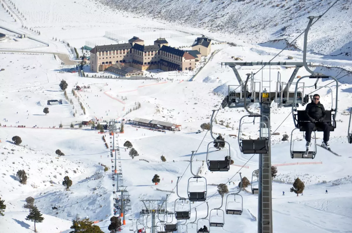 davraz kayak merkezinde kar makineleriyle sezon uzatilacak X9WugR1y.jpg