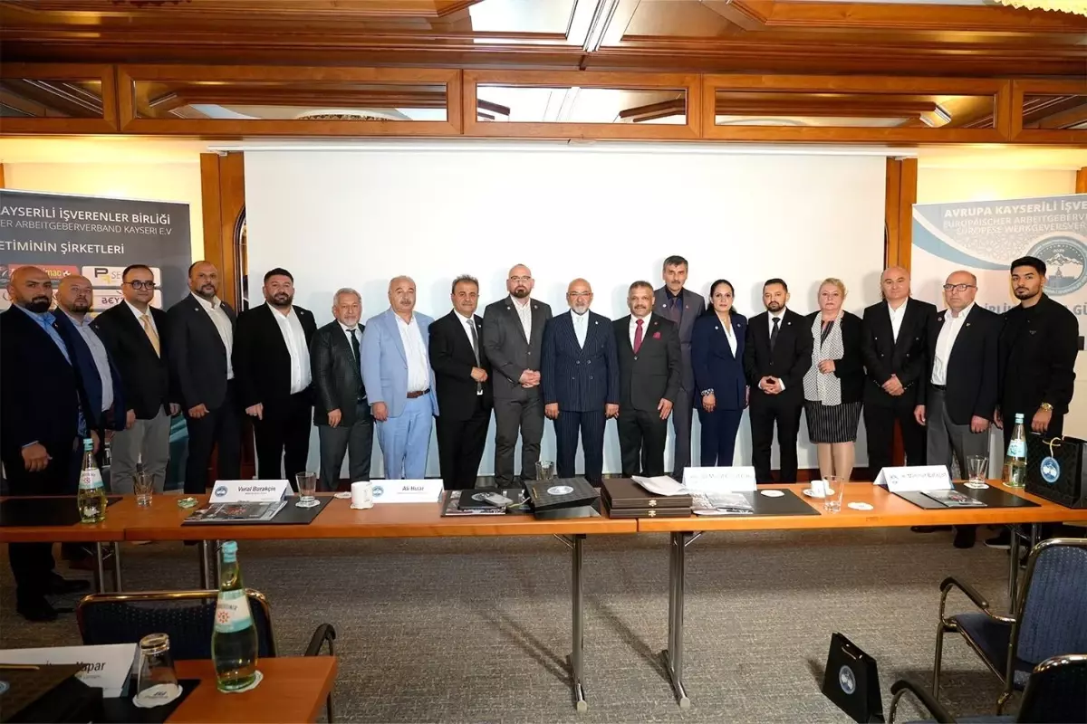 kolnde is dunyasi bulusmasi yapildi xRgETUQJ.jpg