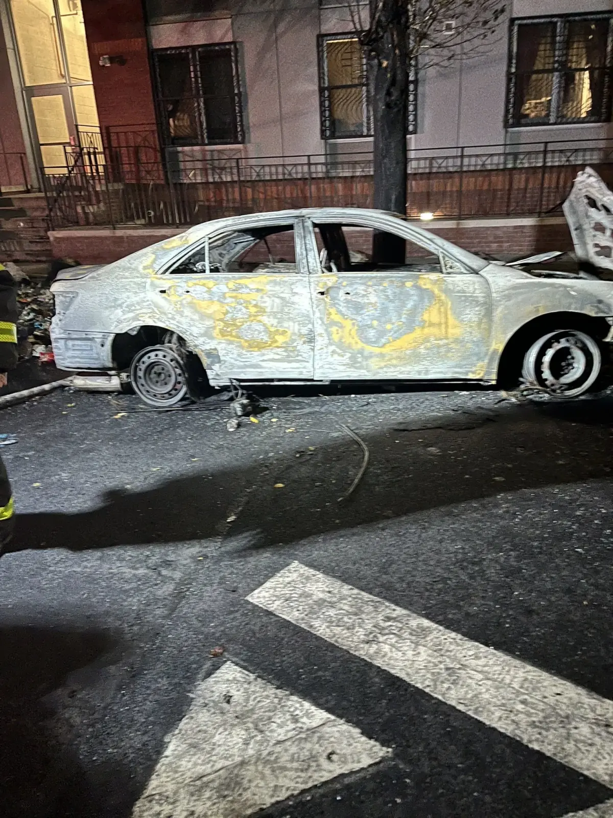 new yorkta arac patlamasi 7 itfaiyeci yaralandi smANWIN2.jpg