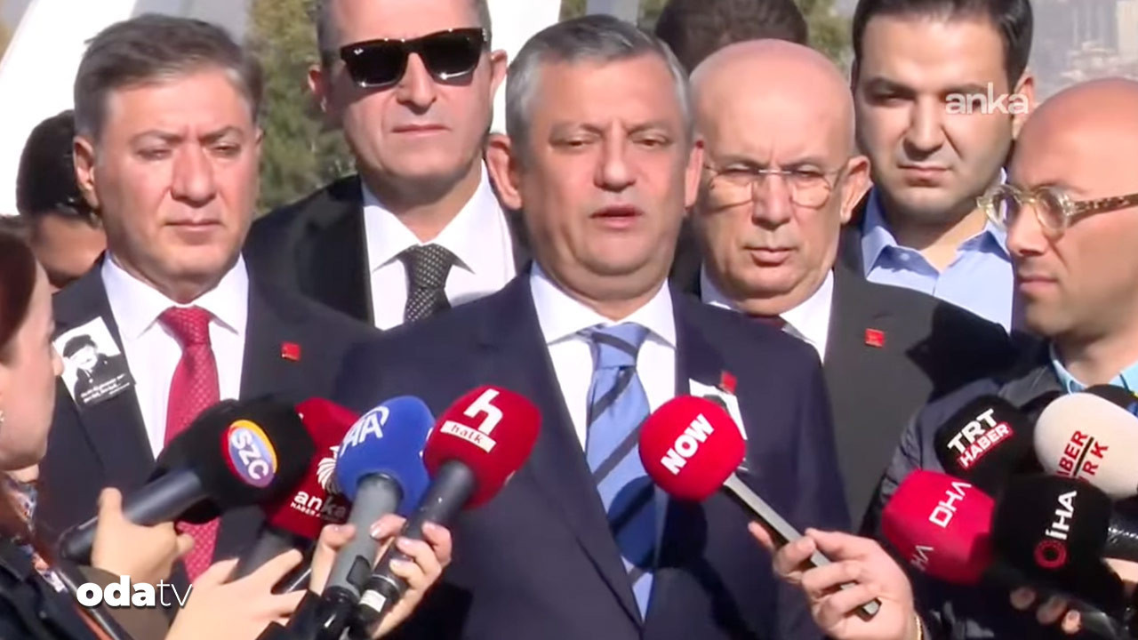 ozgur ozelden gursel tekine kayyum kumda oynasin bWpndyY1.jpg