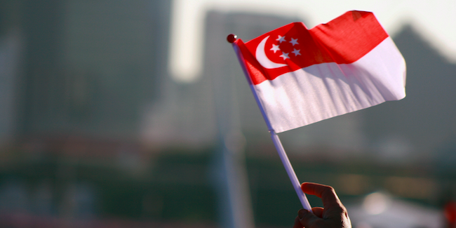 singapurda dolandiricilara kirbac cezasi ongoren yasa kabul edildi X2UC2psh.png