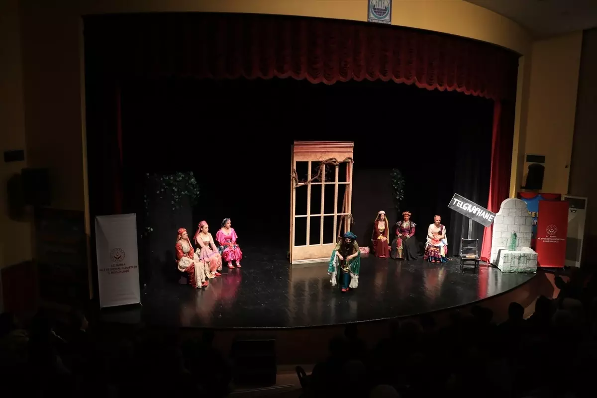 Bursa’da devlet koruması altındaki çocuklar tiyatro oyunu sahneledi