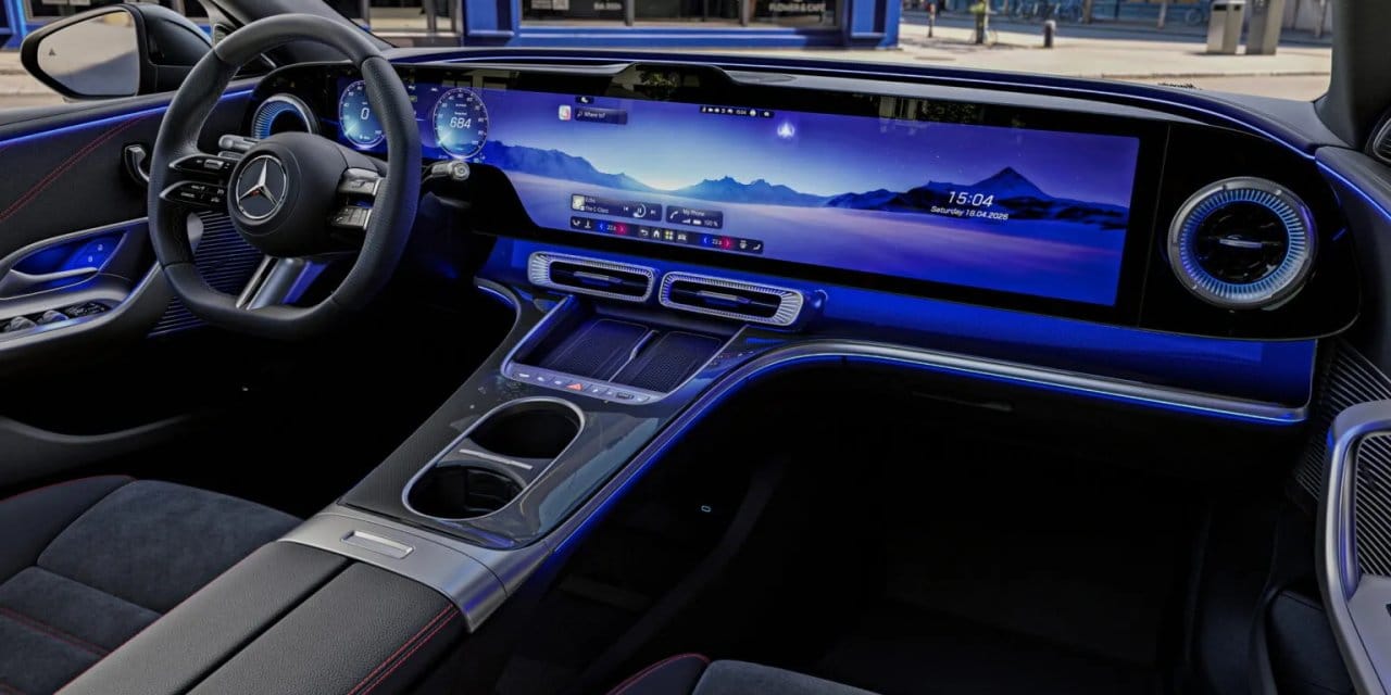 “Tek Ekranla Yenilenen Mercedes C-Serisi: Elektrikli Dönüşüm”