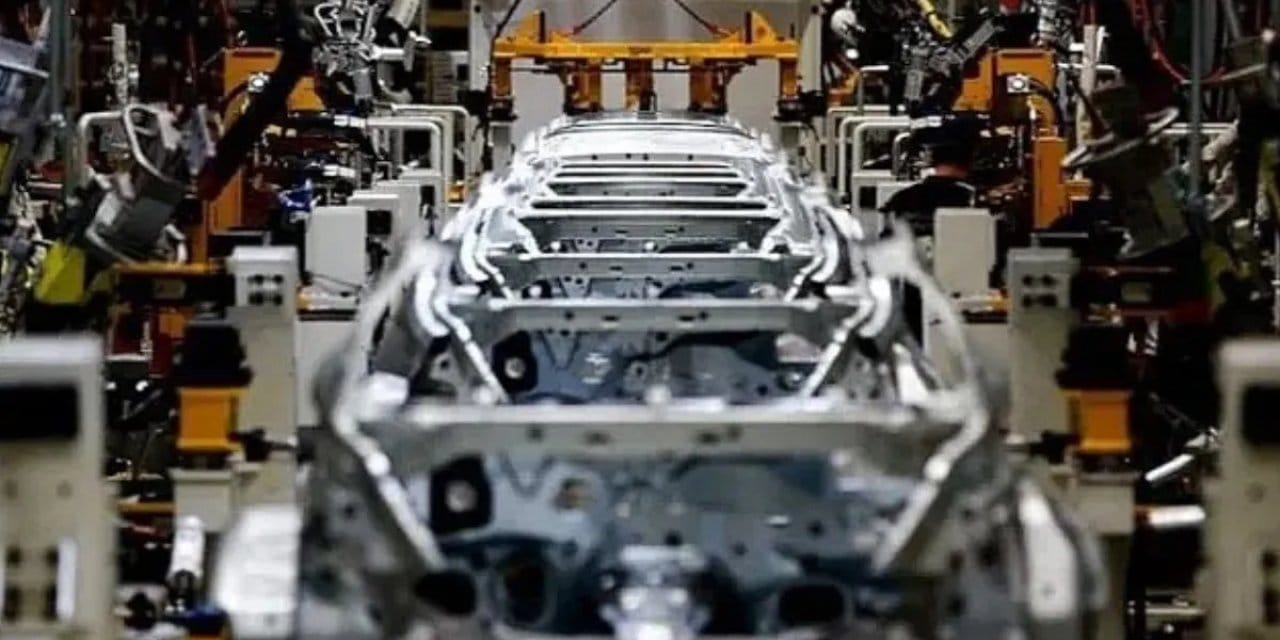 Trump’ın Otomotiv Devlerine Yönelik Silah Üretim Çağrısı: Amerikan Sanayisinin Yeni Yüzü!