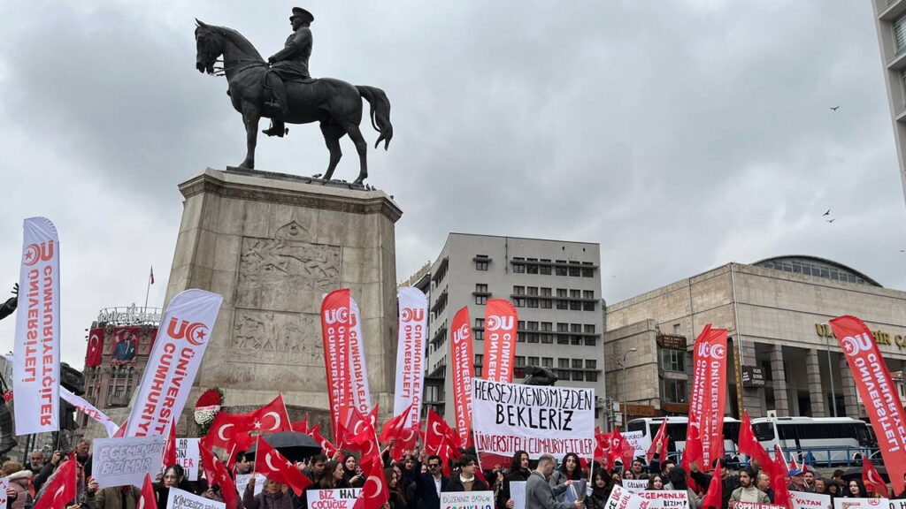 universiteli-cumhuriyetcilerden-egemenlik-bizimdir-yuruyusu-Xfp9nsE4