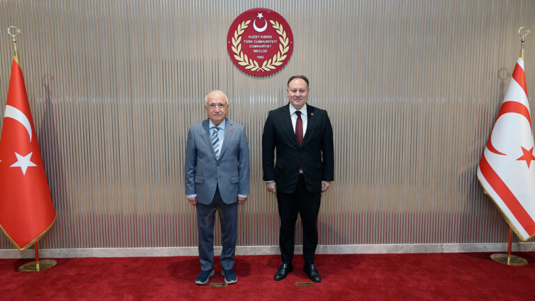 eski-tbmm-baskani-cemil-cicekten-kktcye-ziyaret-Cr1wGg2J