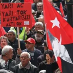 ozgur-ozel-ak-parti-perisan-olur-demisti-akpli-hukukculardan-chpye-kapatma-davasi-cagrisi-LS3waKfK-1