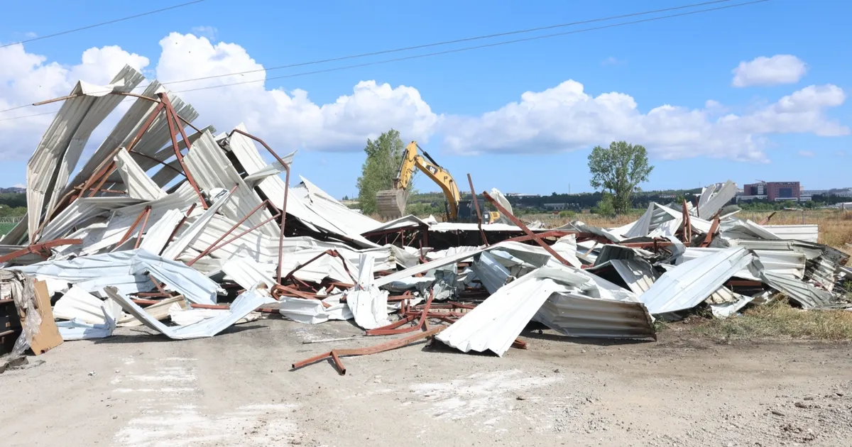 Nilüfer’de toplam 3 bin 300 metrekarelik 3 kaçak yapı yıkıldı Img
