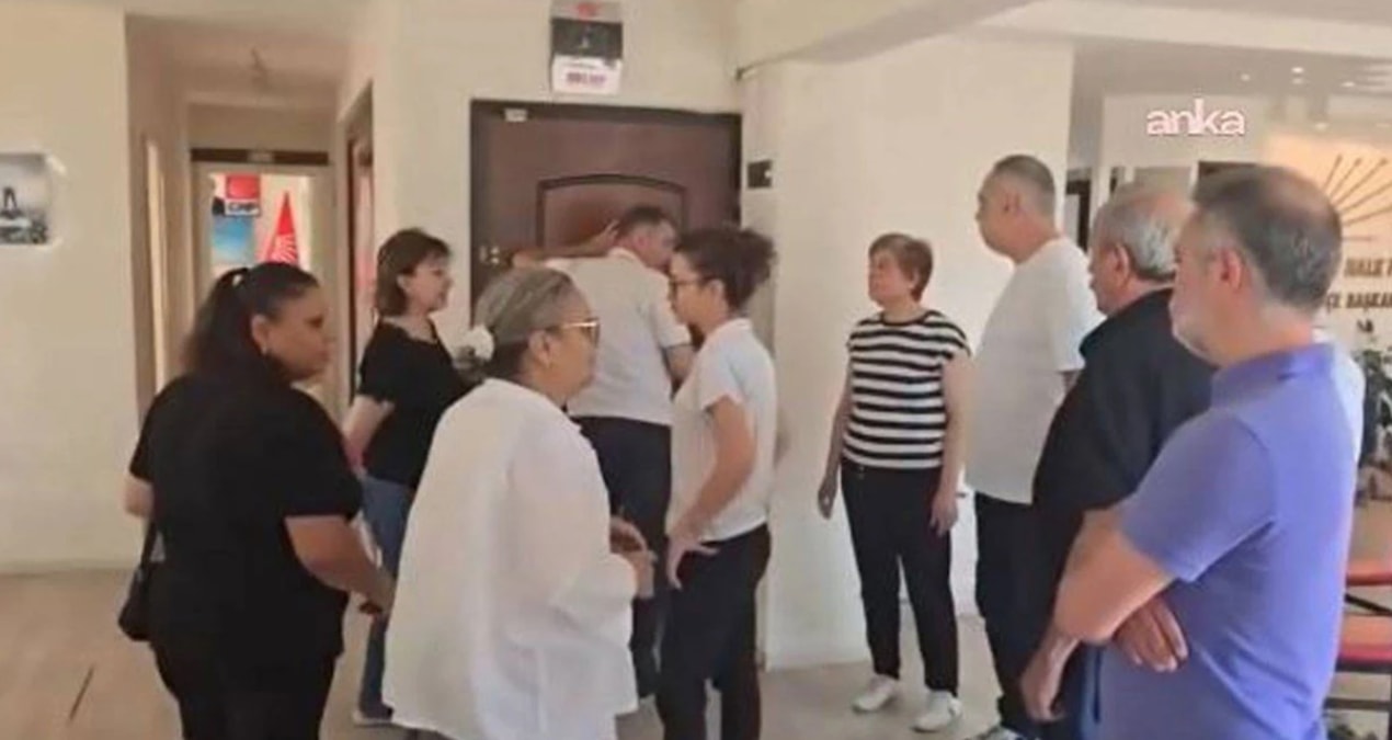 Atamayla geldi, kapıdan giremedi: CHP ilçe binasında “butlan” gerilimi Img