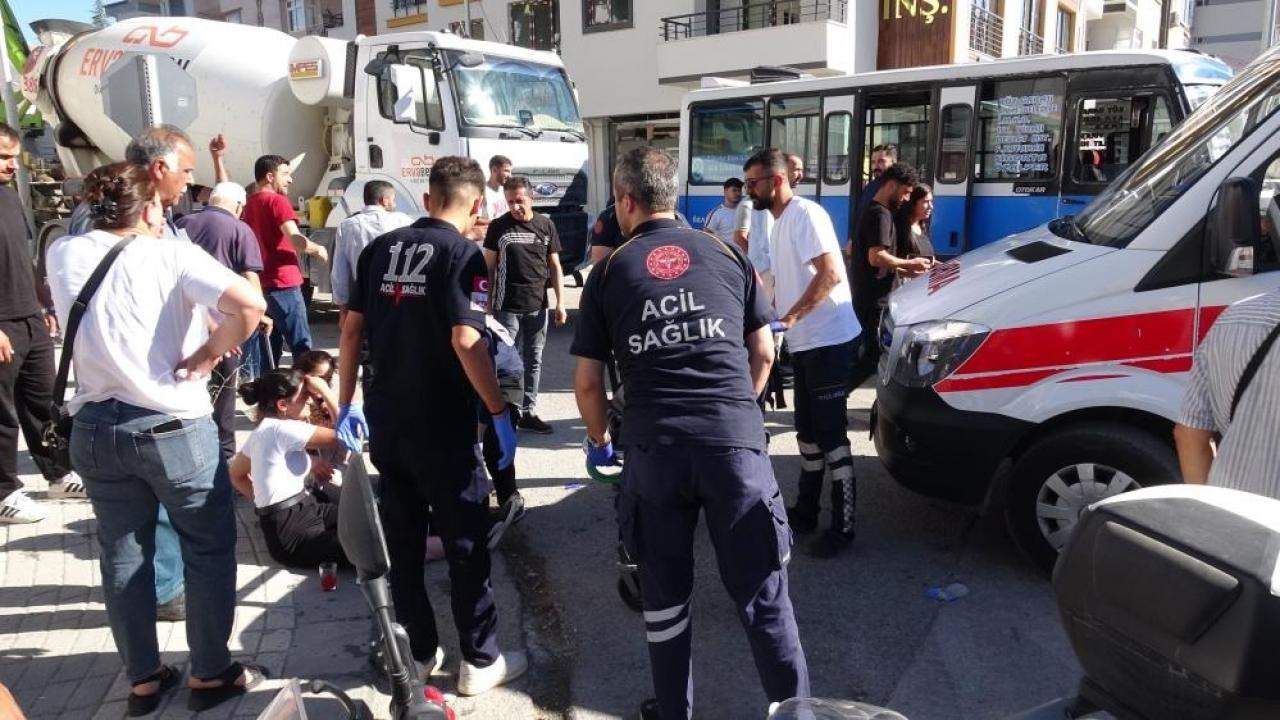 Freni boşalan minibüs dehşet saçtı: 7 yaralı Img