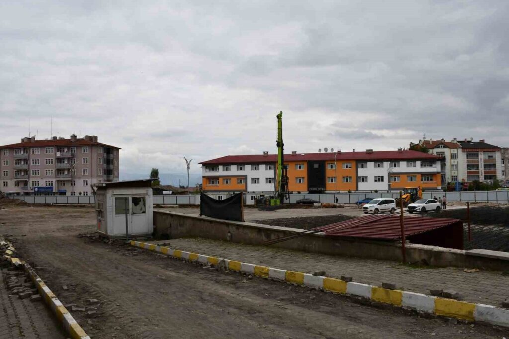 samsun-vezirkoprude-otopark-ve-meydan-duzenlemesinde-fiili-calismalar-basladi-MAqmkscA